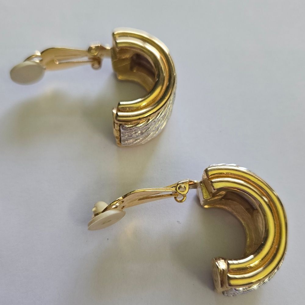 🐢 Givenchy Half Hoop Two Tone Clip Earrings. Excellent Condition. Authentic! - Picture 6 of 11